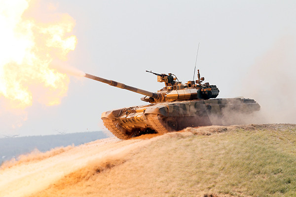 T-90 thử nghiệm thực tế chiến đấu trong sa mạc ảnh 4