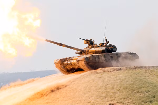 T-90 thử nghiệm thực tế chiến đấu trong sa mạc ảnh 4