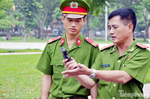Xem chiến sĩ cảnh sát tập luyện với súng ngắn hiện đại - ảnh 10