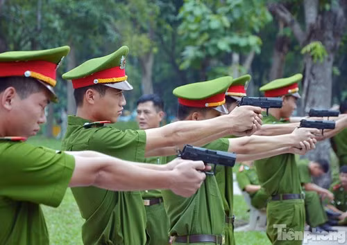 Xem chiến sĩ cảnh sát tập luyện với súng ngắn hiện đại - ảnh 11