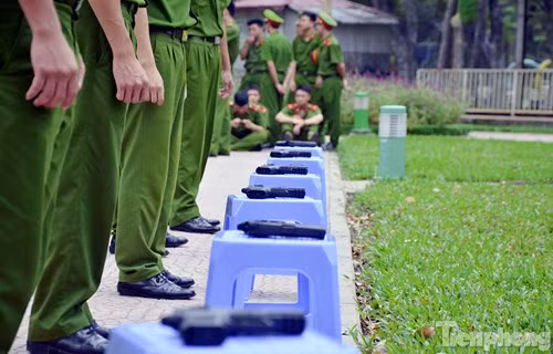 Xem chiến sĩ cảnh sát tập luyện với súng ngắn hiện đại - ảnh 2