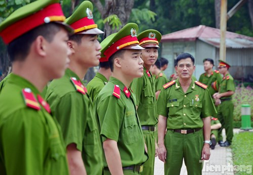 Xem chiến sĩ cảnh sát tập luyện với súng ngắn hiện đại - ảnh 1