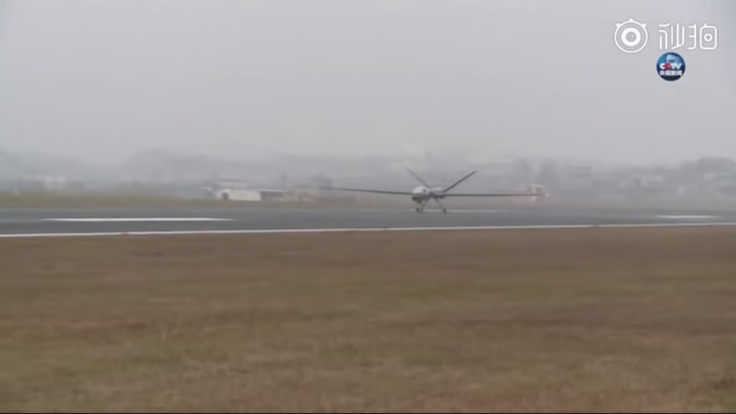 Máy bay không người lái tầm xa đa năng Yi long I-D (Dực Long) xuất kích.