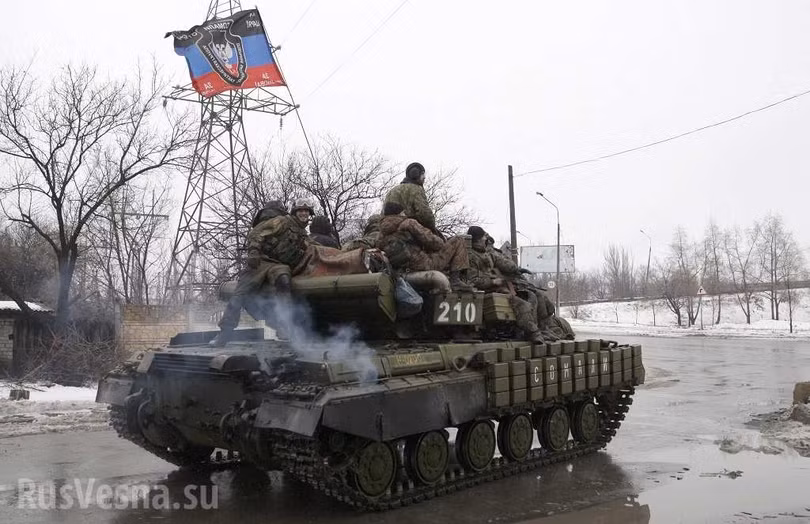 Xe tăng lực lượng dân quân Donetsk sẵn sàng chiến đấu. Ảnh minh họa: Rusvesna.