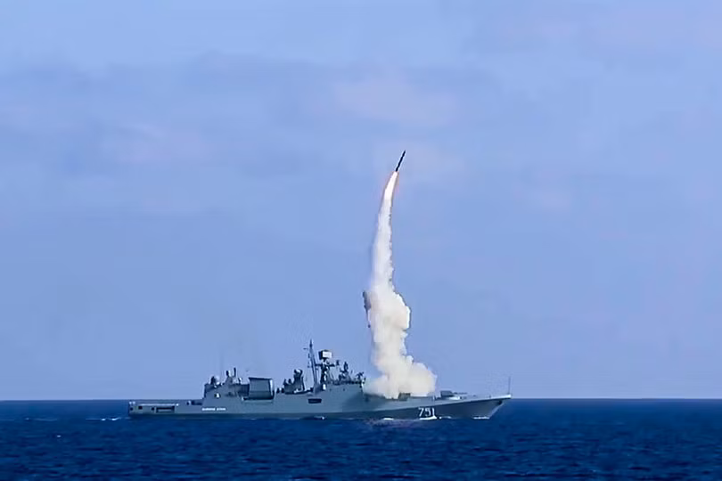 Chiến hạm Nga phóng tên lửa Kalibr. Ảnh minh họa Russian Gazeta