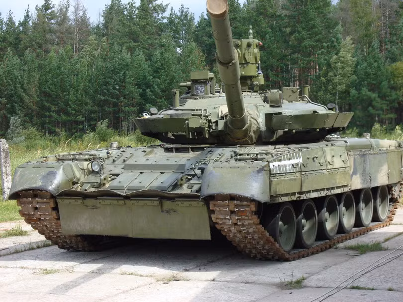 Xe tăng T-80M2, Object 219AM2 được hoàn thiện bởi các kỹ sư tăng thiết giáp St. Petersburg. Ảnh minh họa Rusian Gazeta
