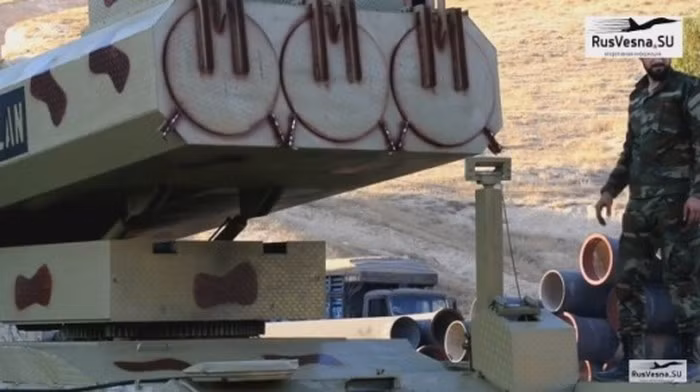 Quân đội Syria triển khai tên lửa mặt đất Golan - 1000 tấn công. Ảnh: Rusvesna.