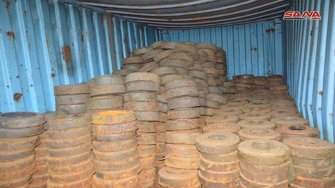 Kho mìn container của lực lượng khủng bố Hay'at Tahrir Al-Sham ở Quneitra. Ảnh: SANA.