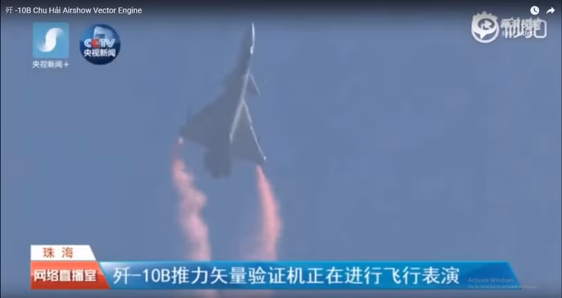 Máy bay tiêm kích J-10B TVC Trung Quốc trình diễn kỹ thuật siêu cơ động với động cơ lực đẩy vectơ.