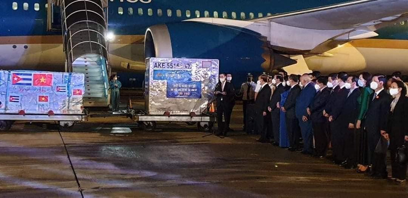 Buổi lễ tiếp nhận 1,05 triệu liều vaccine Abdala của Cuba vào tối muộn ngày 25/9/2021 Buổi lễ tiếp nhận 1,05 triệu liều vaccine Abdala của Cuba vào tối muộn ngày 25/9/2021