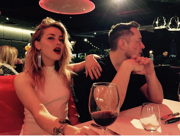 CEO của Tesla Elon Musk chia tay bạn gái Amber Heard ảnh 1