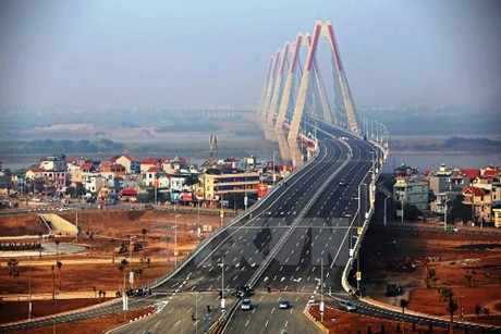 Cầu Nhật Tân (Hà Nội) khành thành ngày 4/2/2015. Ảnh: VGP