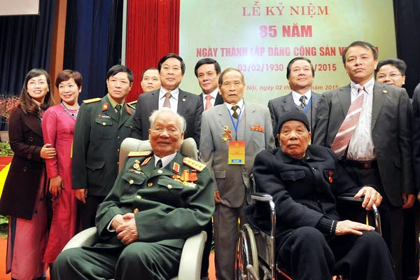 Ngày 2/2, nguyên Tổng bí thư Đỗ Mười cùng nguyên Chủ tịch nước Lê Đức Anh đến dự lễ kỷ niệm 85 năm thành lập Đảng tại Hà Nội. Ảnh: Thủy Ngọc