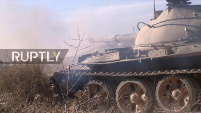 Xe tăng quân đội Syria tiến công ở Aleppo