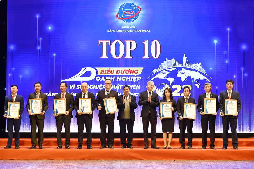 Giải thưởng là sự công nhận cho những nỗ lực không ngừng nghỉ của SHB trong hành trình “xanh hóa” dòng vốn, hỗ trợ doanh nghiệp, góp phần vì sự phát triển bền vững của đất nước