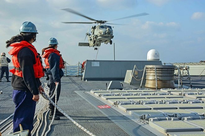 Khu trục hạm Mỹ đang tiến sát đảo nhân tạo, Trung Quốc phản ứng mạnh ảnh 9