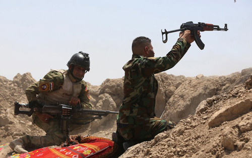 Binh sĩ Iraq chiến đấu chống phiến quân IS. Ảnh:AFP