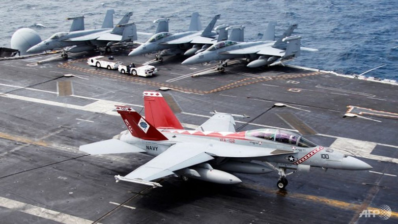 Chiến đấu cơ trên tàu sân bay Mỹ