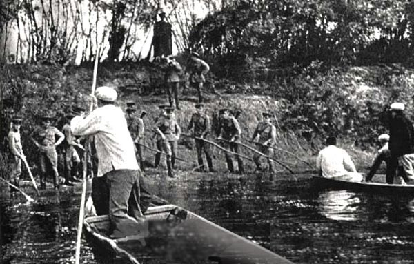 Biên phòng Liên Xô chặn người Trung Quốc tìm cách đổ bộ lên đảo Damanski ở biên giới Xô-Trung