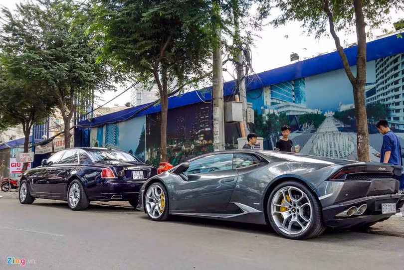 Những chiếc xe siêu sang có giá hàng chục tỷ đồng không hề hiếm tại Việt Nam