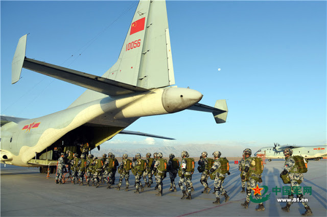 Lính dù Trung Quốc tham gia diễn tập