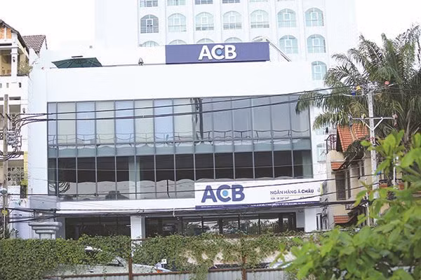 Công ty Hồng Hoàng đã sử dụng gần 61 triệu cổ phiếu của Ngân hàng TMCP Á châu (ACB) làm tài sản đảm bảo cho trái phiếu doanh nghiệp. Ảnh Thành Hoa. Công ty Hồng Hoàng đã sử dụng gần 61 triệu cổ phiếu của Ngân hàng TMCP Á châu (ACB) làm tài sản đảm bảo cho trái phiếu doanh nghiệp. Ảnh Thành Hoa.