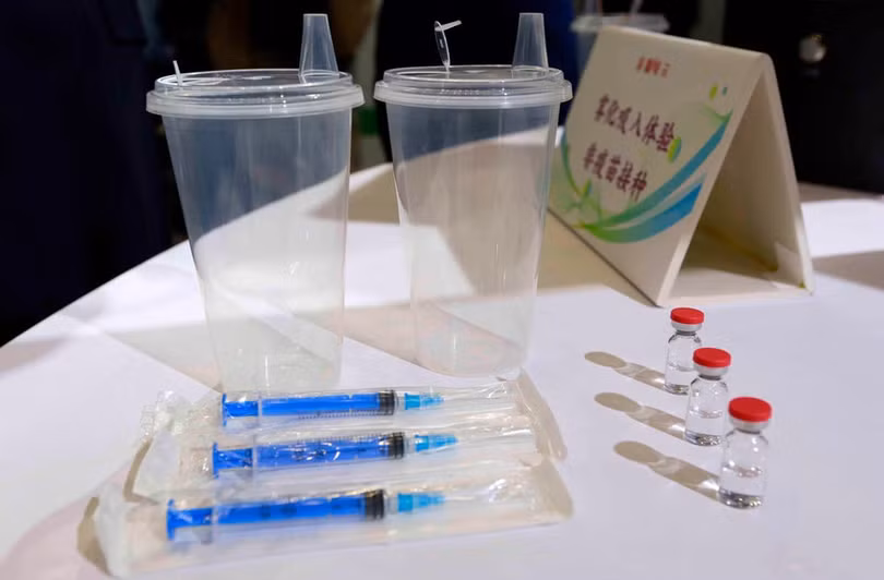 Vắc xin Covid-19 dạng hít đầu tiên trên thế giới (Ảnh: Forbes)