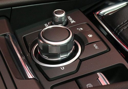 Mazda3 2017 thêm loạt công nghệ, giá từ 24.000 USD ảnh 10