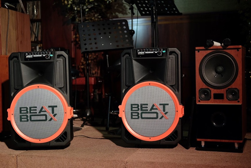 Loa kéo, micro hát karaoke hút hàng dịp cận Tết ảnh 2