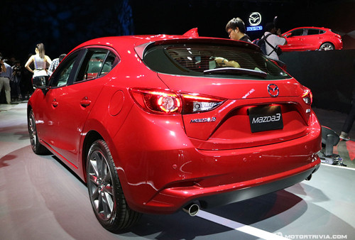 Phía sau không thay đổi nhiều.