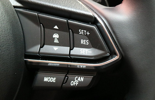 Kiểm soát hành trình thông minh có chức năng giữ khoảng cách an toàn với xe trước.