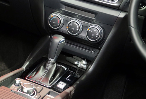 Mazda3 2017 thêm loạt công nghệ, giá từ 24.000 USD ảnh 9