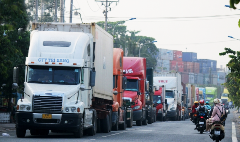 Xăng dầu chiếm từ 40%-45% trong cơ cấu giá thành vận tải Xăng dầu chiếm từ 40%-45% trong cơ cấu giá thành vận tải