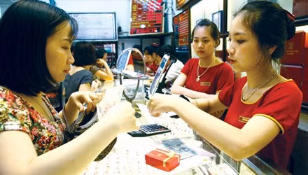 Các điểm kinh doanh vàng chủ yếu mua bán vàng trang sức. 