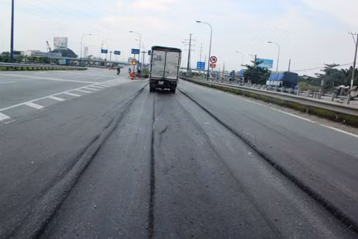 Hiện trạng sụp lún nghiêm trọng trên đại lộ Mai Chí Thọ