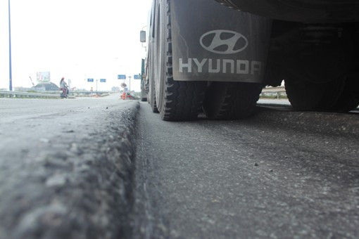 Các phương tiện di chuyển chậm do mặt đường lồi lõm 