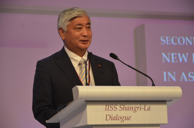 Bộ trưởng quốc phòng Nhật Bản Gen Nakatani phát biểu về "Các hình thức của hợp tác an ninh ở Châu Á" tại phiên họp toàn thể thứ 2 ở Đối thoại Shangri-La ngày 30-5 - Ảnh: Quỳnh Trung
