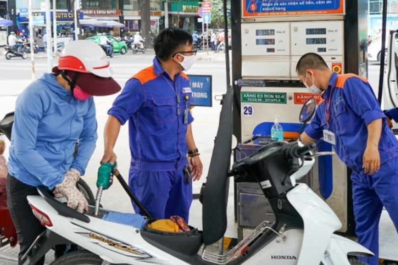 Bộ Công thương nói gì về mức giá xăng 13.000 đồng/lít của Malaysia? (Ảnh: VGP)