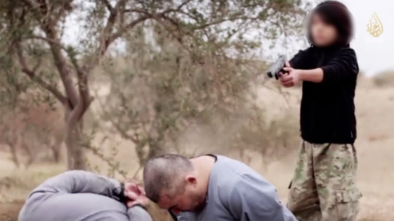 Tự tay hành quyết hai người bị cáo buộc làm gián điệp cho Nga