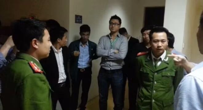 VPBank trả lại nhà dân với sự chứng kiến của Viện Kiểm sát