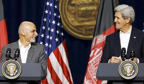 Tổng thống Afghanistan Ashraf Ghani và Ngoại trưởng Mỹ John Kerry trong cuộc họp tại Camp David, bang Maryland. Ảnh: Washingtonpost.
