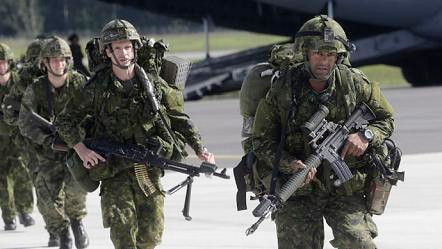 Nga giữa thế trận bủa vây tứ phía