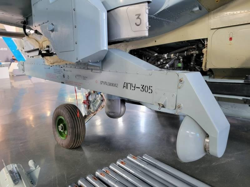 Thiết bị mang phóng tên lửa không đối đất “Izdeliye 305” LMUR APU-305 trên trực thăng Ka-52. Ảnh Top War. Thiết bị mang phóng tên lửa không đối đất “Izdeliye 305” LMUR APU-305 trên trực thăng Ka-52. Ảnh Top War.