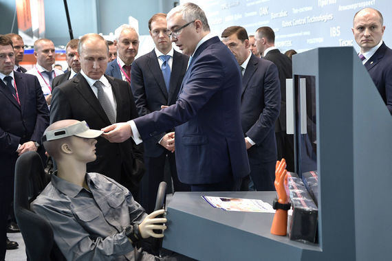 Hệ thống kiểm soát độ tỉnh táo của lái xe SleepAlert gồm một mũ và các cảm biến gắn trên cổ tay có thể theo dõi độ mệt mỏi của lái xe và cảnh báo trong trường hợp người này buồn ngủ hoặc mất tập trung khi điều khiển xe trên đường. Tổng thống Putin đánh giá: “Đây là một thiết bị cần thiết”.