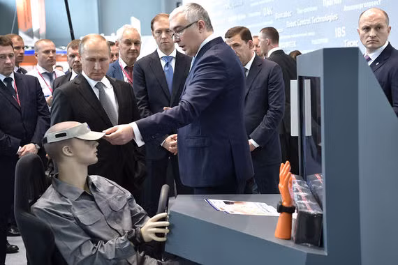 Hệ thống kiểm soát độ tỉnh táo của lái xe SleepAlert gồm một mũ và các cảm biến gắn trên cổ tay có thể theo dõi độ mệt mỏi của lái xe và cảnh báo trong trường hợp người này buồn ngủ hoặc mất tập trung khi điều khiển xe trên đường. Tổng thống Putin đánh giá: “Đây là một thiết bị cần thiết”.