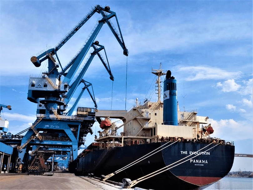 Tàu The Evolution chở 86.000 tấn than về cảng Hòa Phát Dung Quất, hoàn thành hải trình đầu tiên