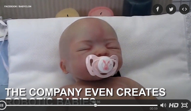  Biết mút ti giả chùn chụt dù là em bé giả 