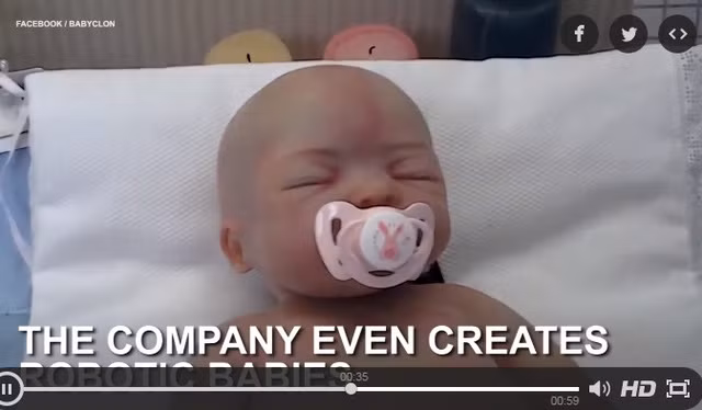  Biết mút ti giả chùn chụt dù là em bé giả 