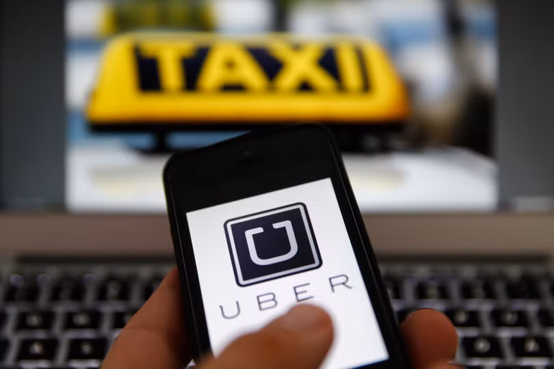 Đi Uber giờ cao điểm đắt hơn Vinasun 200%