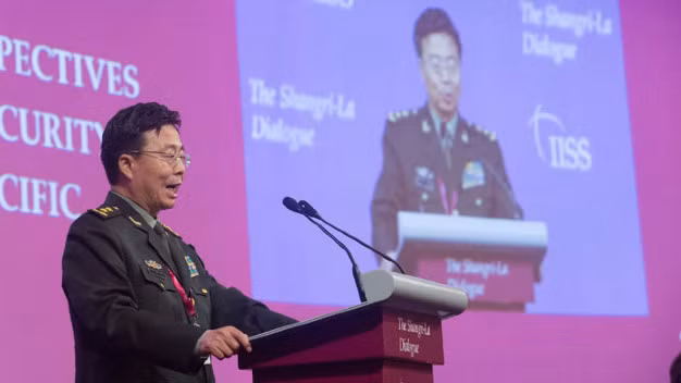 Tướng Vương Quán Trung lớn tiếng chỉ trích Mỹ và Nhật nhưng ngắc ngứ trước các câu hỏi - Ảnh: T.T.